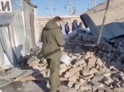 Видео: на месте пожара на рынке в Кинеле работают следователи, пожар ликвидирован полностью