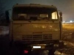 Пьяный житель Самарской области угнал «КАМАЗ», но, не доехав до дома, врезался в столб