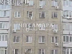 Пьяный самарец выпал из окна многоэтажки на улице Карла Маркса 