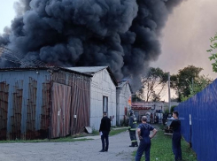 В Самаре загорелся склад с лакокрасочными материалами