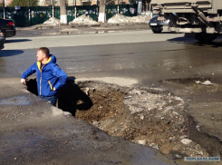 Ямы да провалы: срок сдачи Заводского шоссе перенесли в четвёртый раз