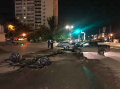 Пьяный водитель снёс уличный фонарь напротив Ладьи в Самаре