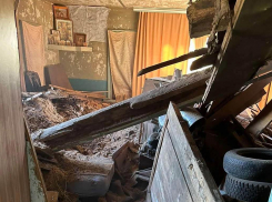 Под завалами ветхого дома в Самарской области обнаружена 70-летняя женщина