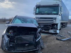В Самарской области три человека пострадали в ДТП с участием большегруза и легковушки