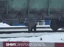 Жительницу Самары чуть не переехал поезд 