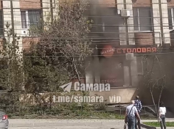 Из горящей гостиницы в Самаре спасли трех человек 
