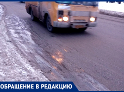 Самарская остановка, через которую проходят 10 маршрутов, больше месяца скована льдом