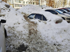 После зимы: Самару загрязняют огромные чёрные горы снега