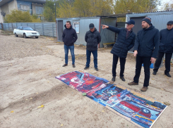 Начались работы по восстановлению уникальной стелы-панно «Радость труда» в Тольятти 