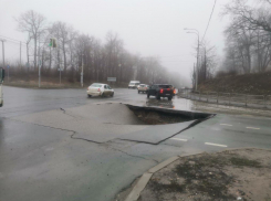 Асфальт в Самаре смывает вместе с талыми водами: топ-5 провалов за неделю