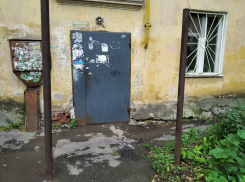 В старом доме на Безымянке из-за прорыва трубы три дня подмывает несущие стены
