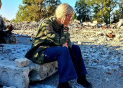 «Термос со словом "…беда"»: Екатерина Колотовкина показала, что осталось на месте гибели военнослужащих в Макеевке