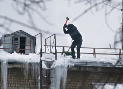 Замруководителя ГЖИ Самарской области Евгений Федюкин рассказал, кто должен очищать крыши от наледи
