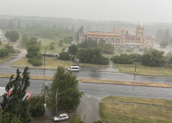 Гроза в Самарской области: города накрыло ливнем с градом и ураганом
