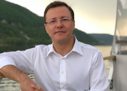 Азаров заявил, что весь аварийный жилой фонд расселят до конца 2024 года, а проблемы обманутых дольщиков решат до конца 2023-го