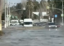 «Автомобили захлёбываются!»: в Тольятти и Самаре продолжается наводнение