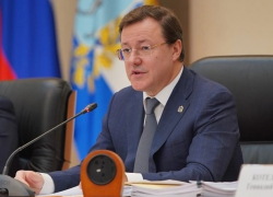 Губернатор Дмитрий Азаров прокомментировал атаки беспилотников на два НПЗ 