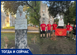 «Не расстанусь с комсомолом»: активисты привели в порядок памятник Ленину в Самаре
