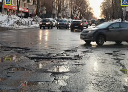 4-6 улиц ежедневно: ремонт самарских дорог ведётся круглосуточно 