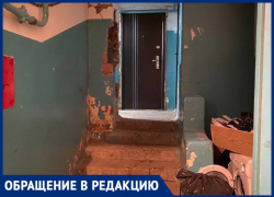 «Стены в дырах, света нет, а ступени проваливаются»: жители Промышленного района десять лет ждут ремонта «убитого» подъезда 