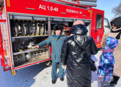 На набережной Самары прошла выставка пожарно-спасательной техники