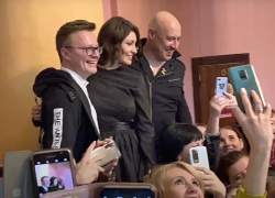И тут он достал баян: депутат из Самарской области дал концерт в Донбассе