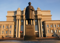 17 марта 1935 года в Самаре принято решение установить памятник Куйбышеву