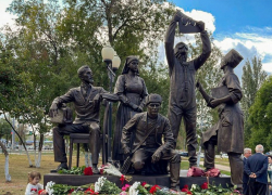 «Наследие и наставничество»: в Самаре открыли памятник медицинским работникам