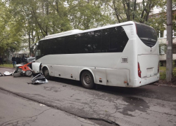 В Самаре автомобиль каршеринга врезался в автобус: погибли 4 человека