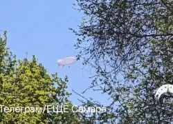 Над Самарой завис белый дирижабль