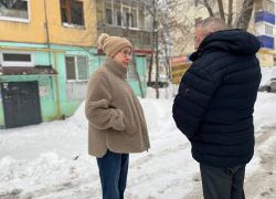 Елена Лапушкина проверила очистку кровель от снега и наледи 