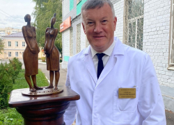 Около роддома больницы Пирогова появилась скульптура на удачу
