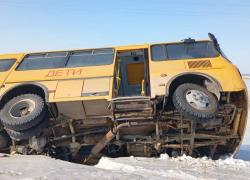 В Большечерниговском районе автобус со школьниками слетел в кювет