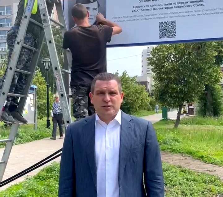 «Спасибо, что знают в лицо»: после скандала самарский депутат заменил чужое фото на мемориале Героя СССР