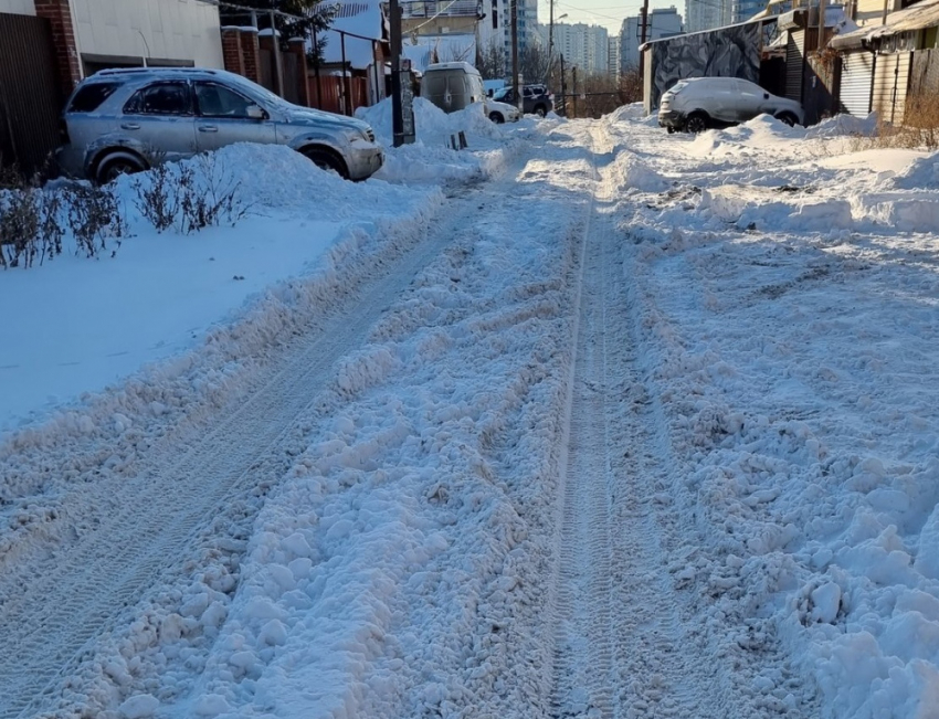 «Не по ГОСТу»: жители жалуются, что в Самаре не убирают снег