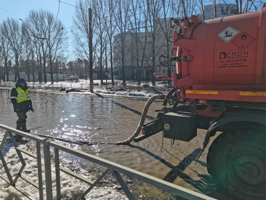Власти Самары и Тольятти рассказали, как проводят откачку воды на улицах