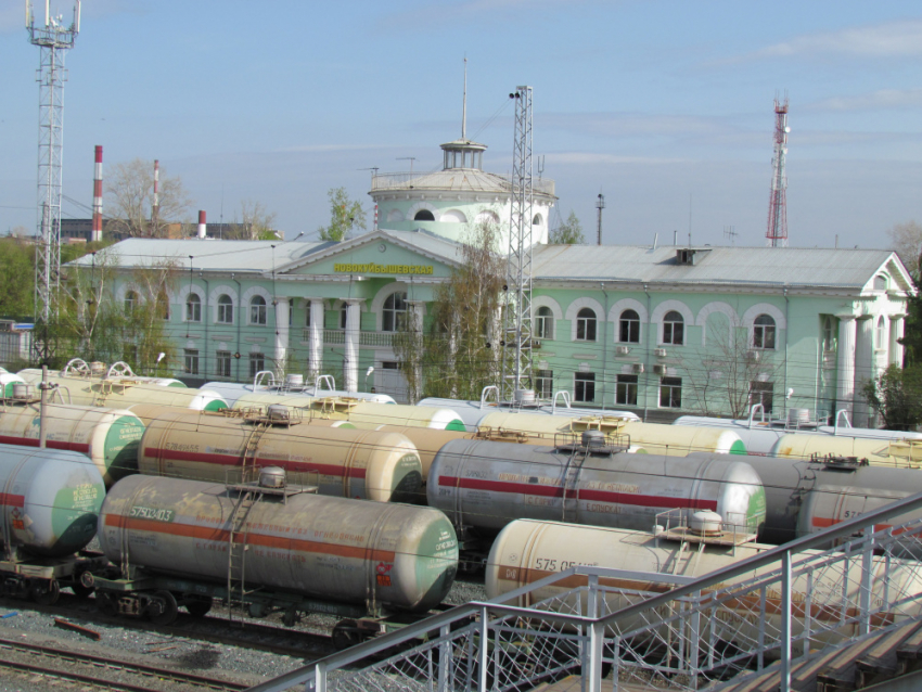 Ищут стрелочника: под Самарой сошёл с рельсов состав с ядовитой химией