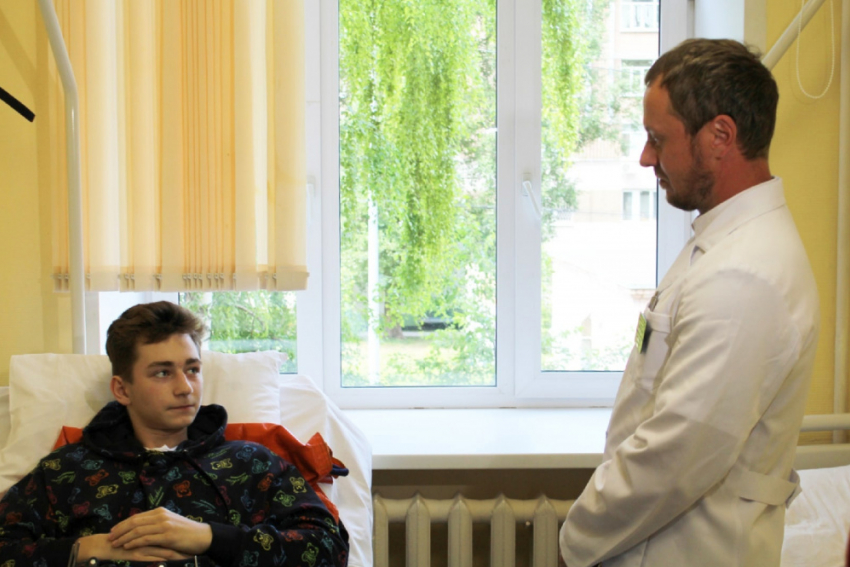 Врачи в Самаре провели операцию юному пациенту с тяжёлыми травмами после падения на электосамокате