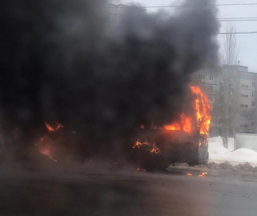 На Южном шоссе в Тольятти полностью сгорела маршрутка