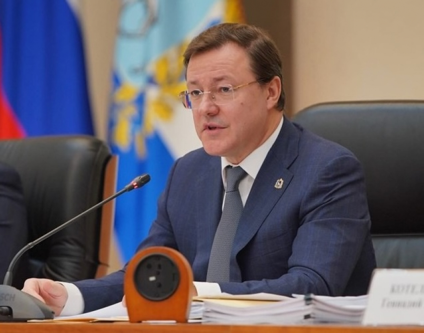 Губернатор Дмитрий Азаров прокомментировал атаки беспилотников на два НПЗ 