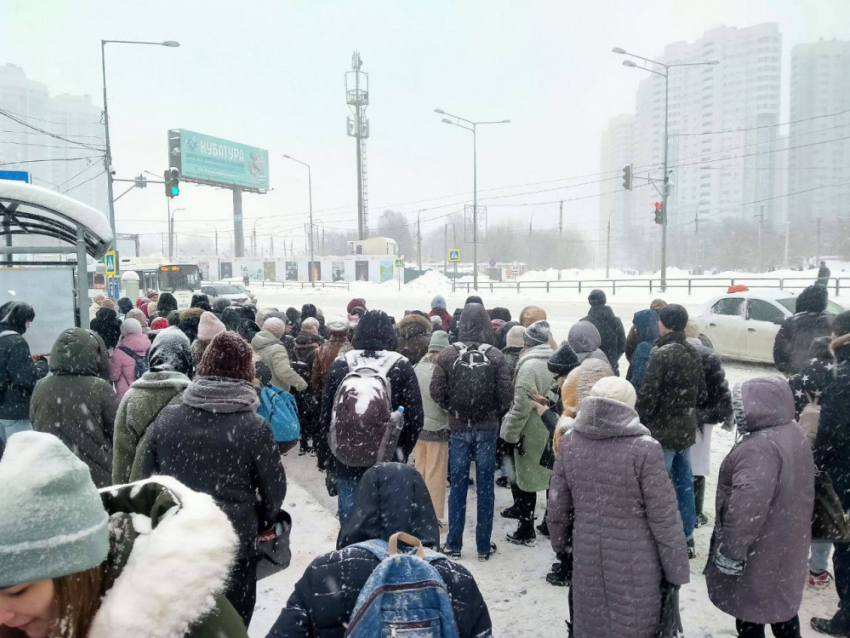 "Власти проводят над нами эксперименты": в Самаре случился транспортный коллапс