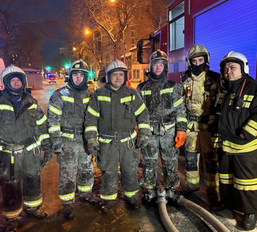 МЧС опубликовало видео спасения семи человек из горящего дома в Самаре