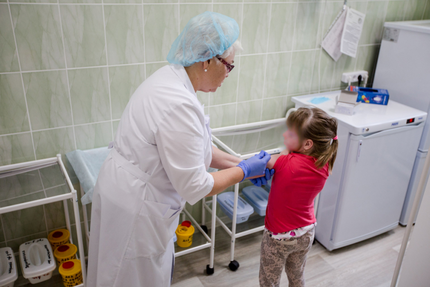 Как комарик укусит: в Самарскую область приехал первый рефрижератор с детской вакциной от COVID-19