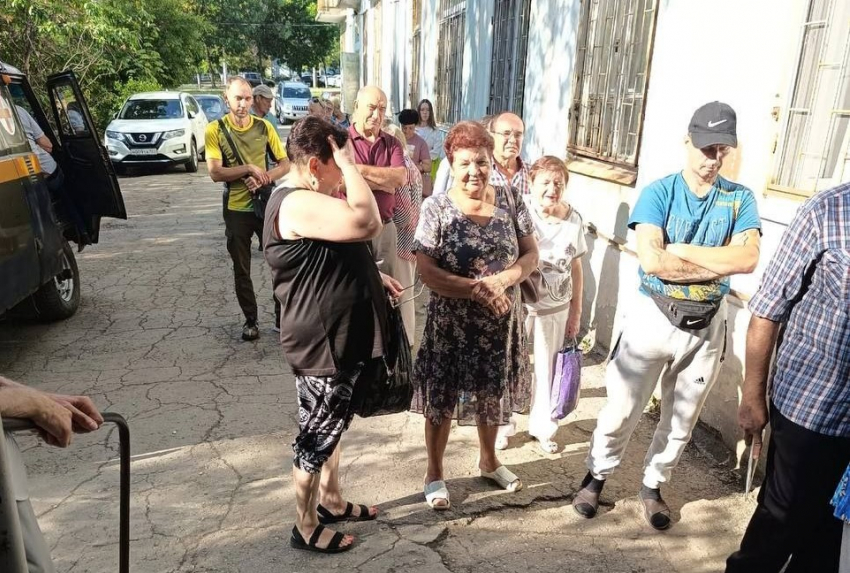 Жители Самары жалуются на огромные очереди за талонами в поликлинику