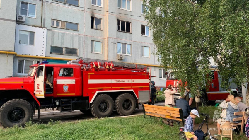 Утром 27 июля на пожаре в Самаре спасли 10 детей 