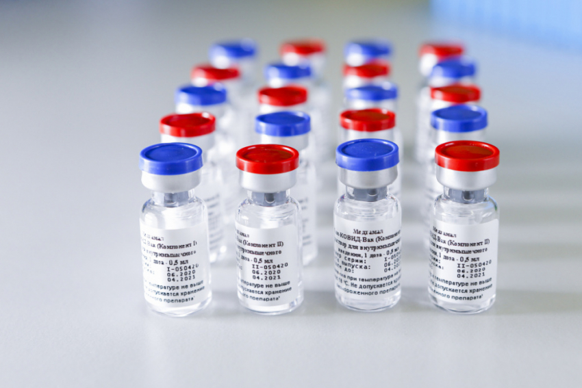 Работники сферы торговли и услуг должны будут вакцинироваться от коронавируса до 15 июля
