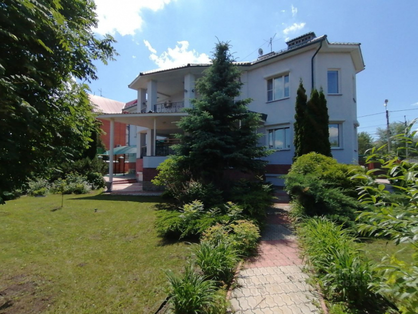 Самый большой дом в Самаре продается всего за 31 млн руб