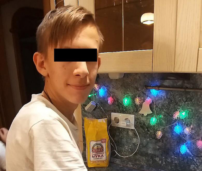 «Он не выдержит мучений в тюрьме»: школьник из Тольятти, обвинённый в оргиях с малолетками, потерял сознание во время суда