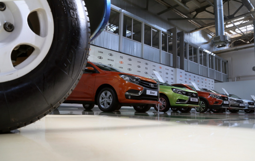 Продажи автомобилей Lada в феврале сократились на 21%
