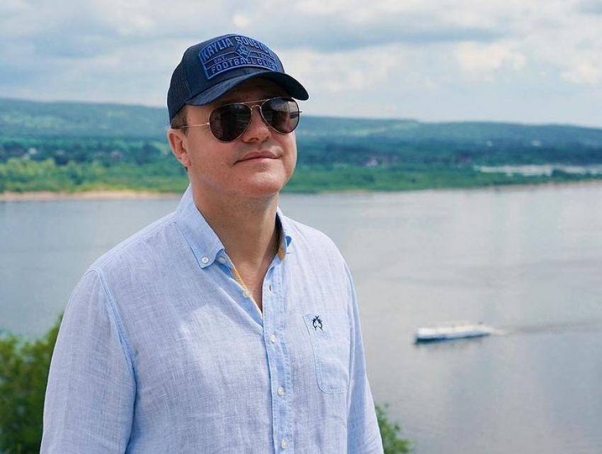 Азаров встречает гостей: отель 5 звёзд, замки, рестораны и прогулки на теплоходе